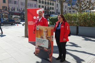 Les représentants d'Unia Valais ont débuté la récolte de signatures ce mercredi pour la branche des restaurateurs-hôteliers